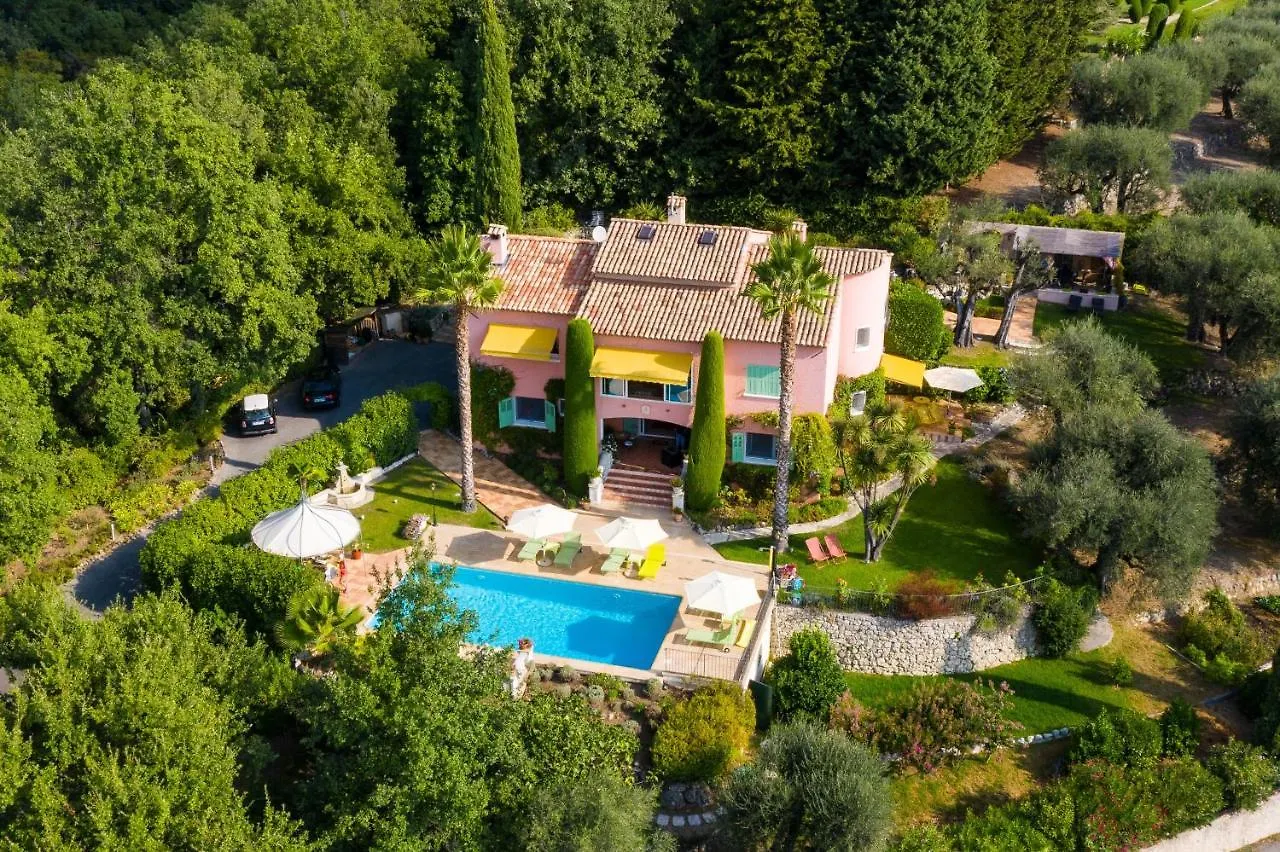 Mas Du Roc Bed & Breakfast contacts