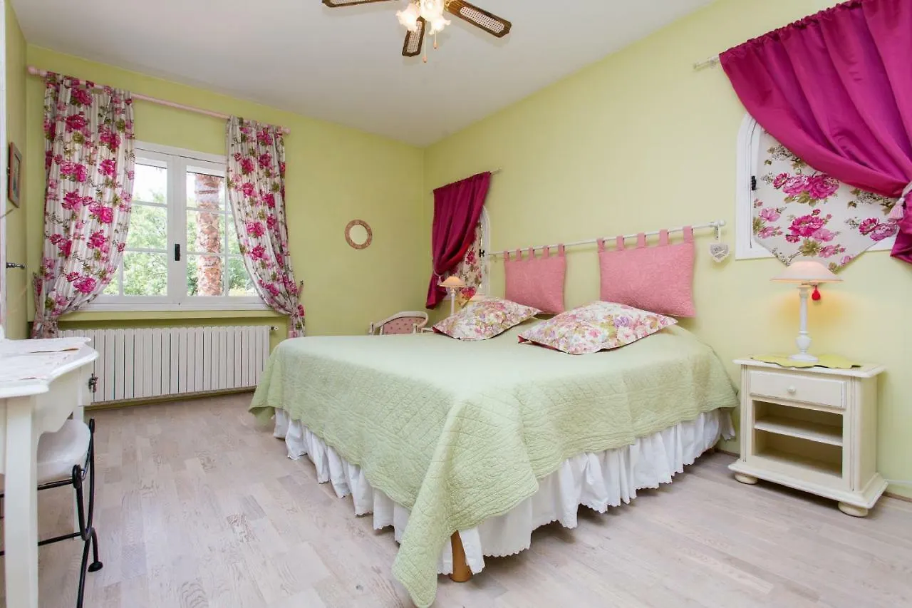 Mas Du Roc Bed & Breakfast Grasse 4*,  France