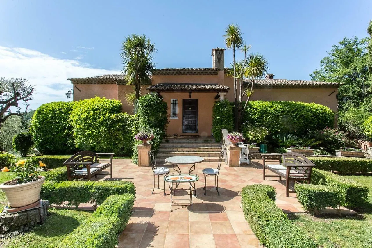 Mas Du Roc Bed & Breakfast Grasse