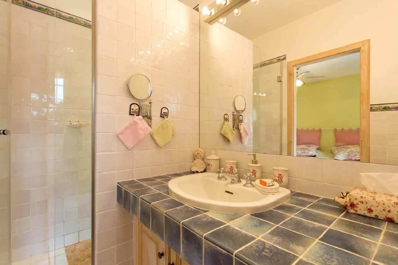 Mas Du Roc Bed & Breakfast Grasse